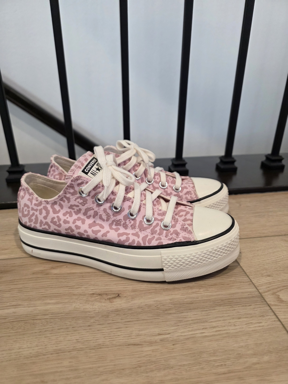 Converse CTAS Lift Ox Sneakers 6.5